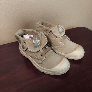 Palladium Baggy Low LP Sage/Putty color Boots.